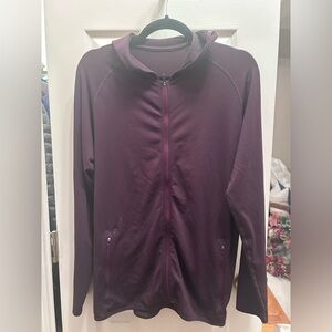 Lululemon Aubergine Men’s Athletic Zip Up Jacket w/2 Pockets. & Hood. Size Small